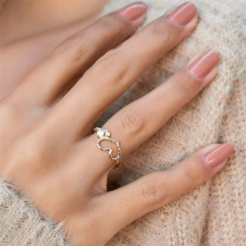 Златен пръстен сърце