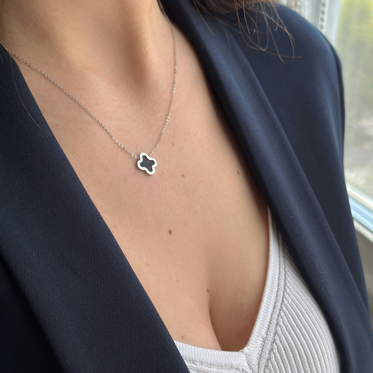 Колие бяло злато с детелинa CLOVER