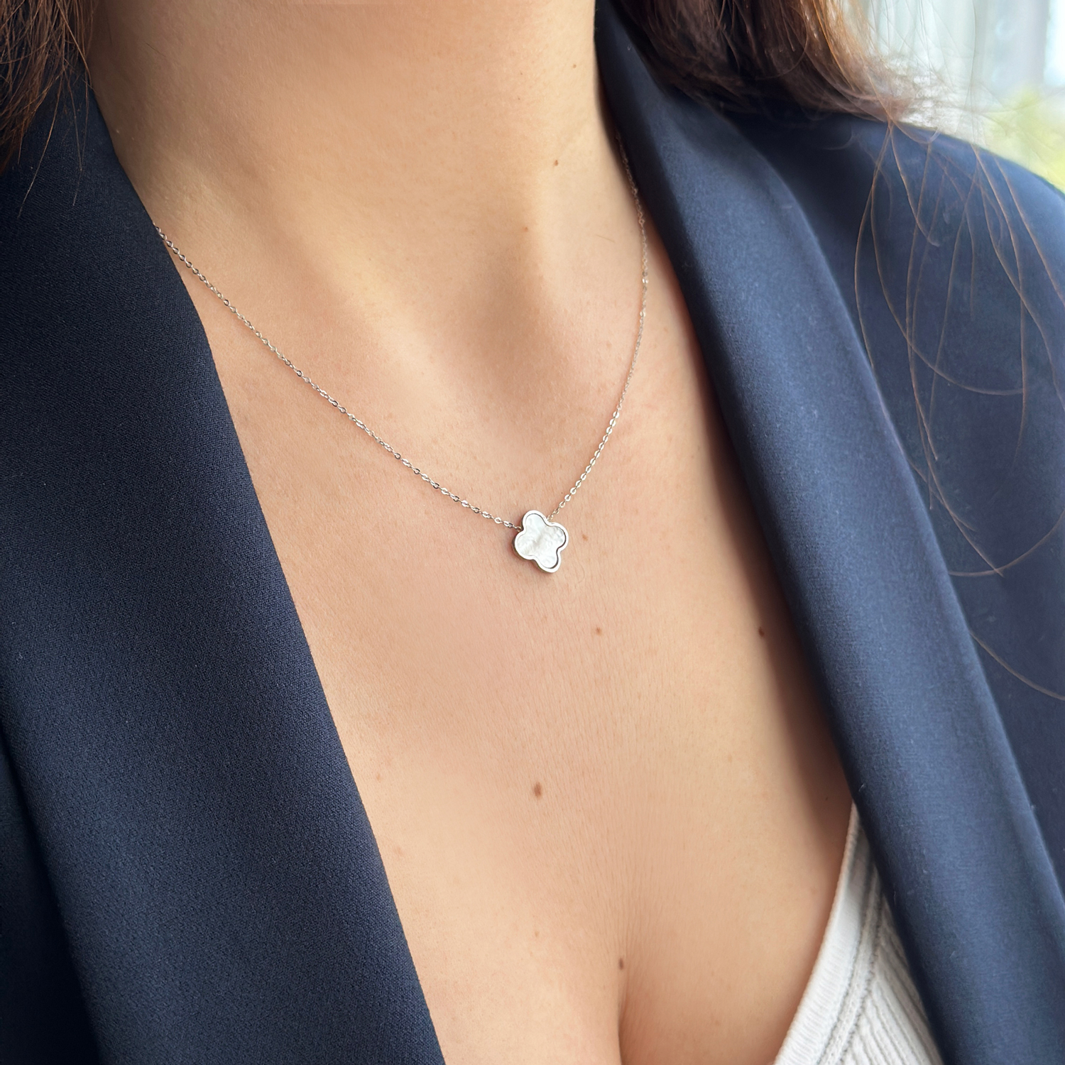 Колие бяло злато с детелинa CLOVER