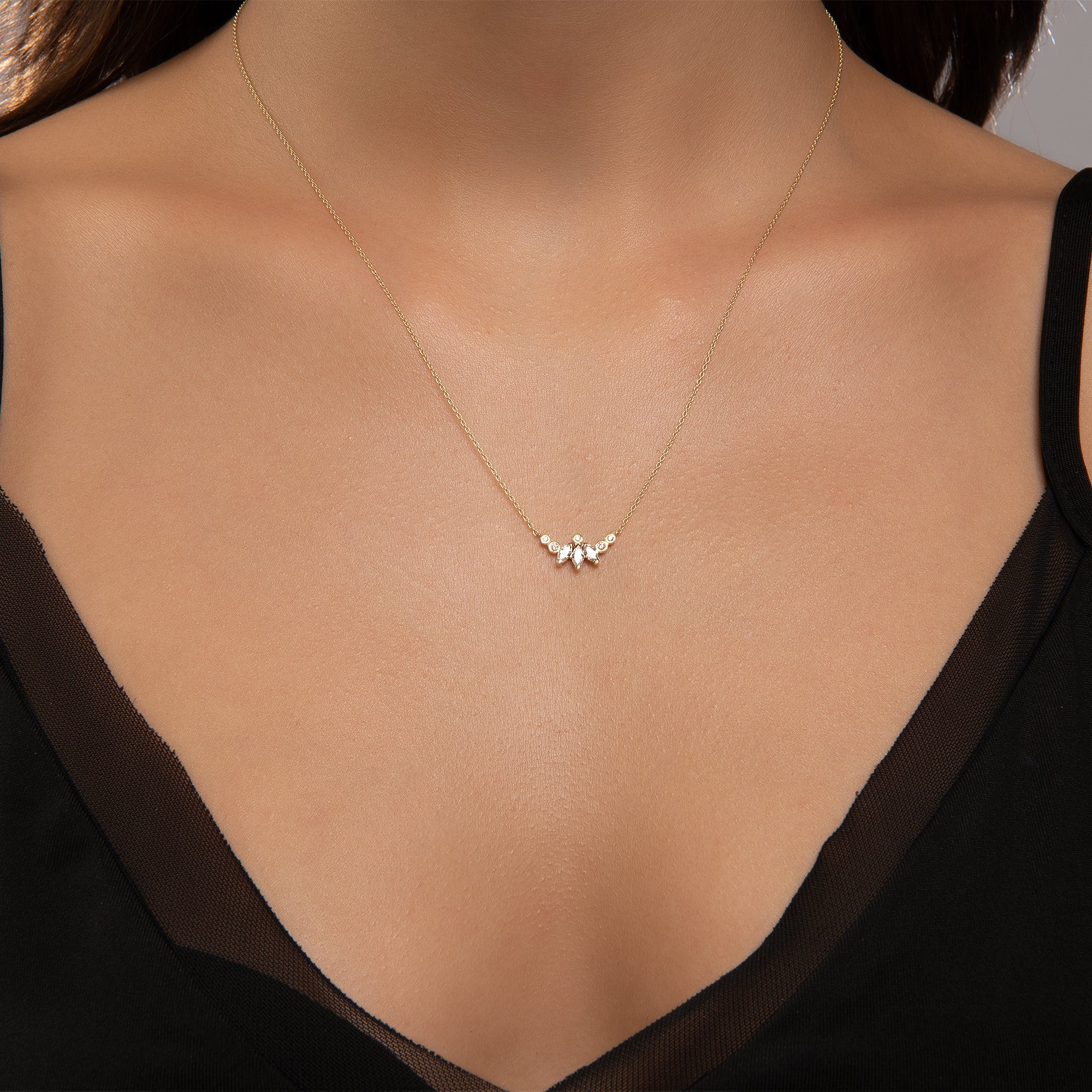 Колие бяло злато с висулка LINA