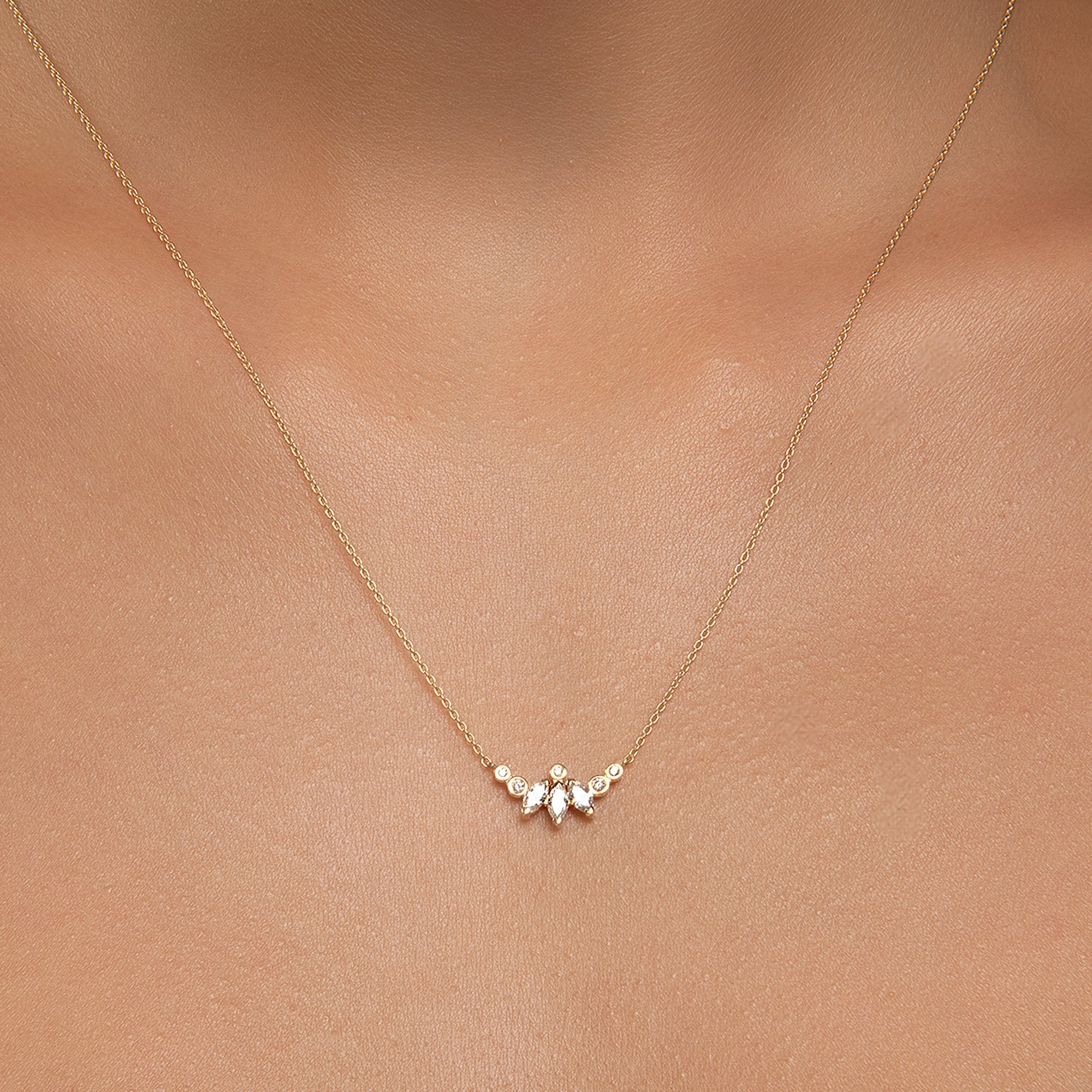 Колие бяло злато с висулка LINA