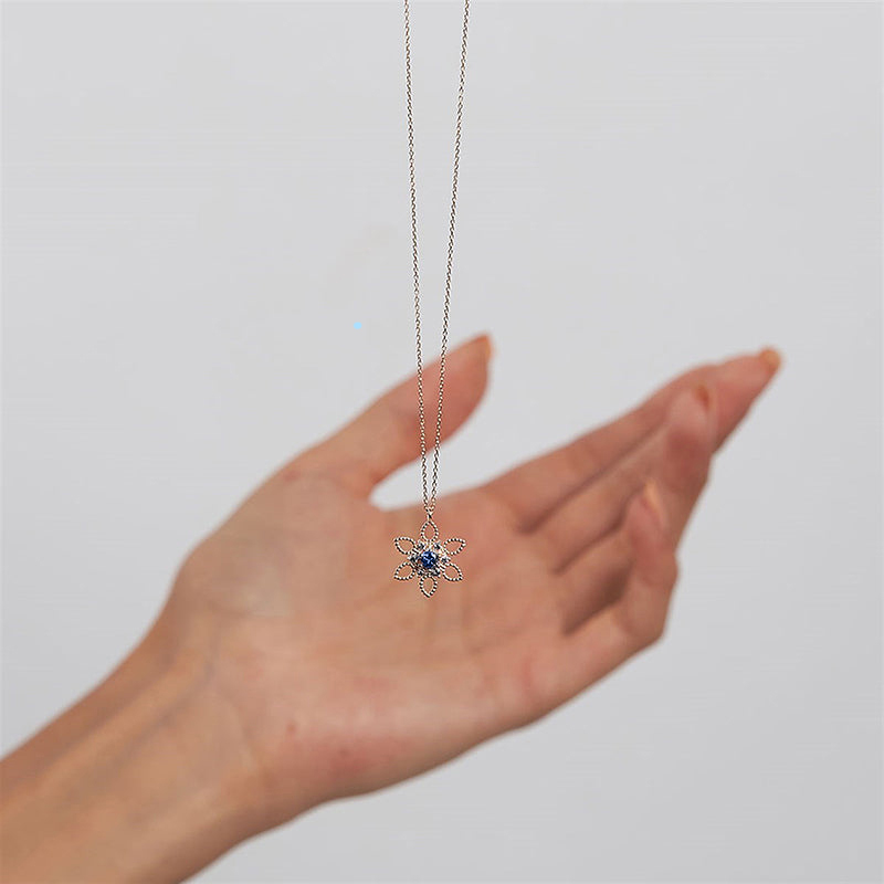 Колие бяло злато цвете