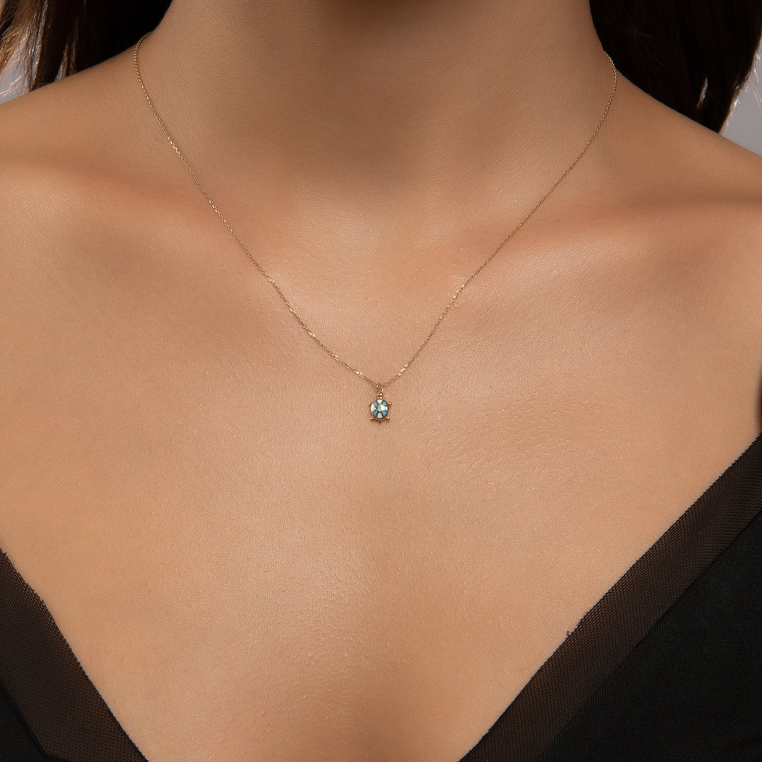 Колие жълто злато с висулка костенурка