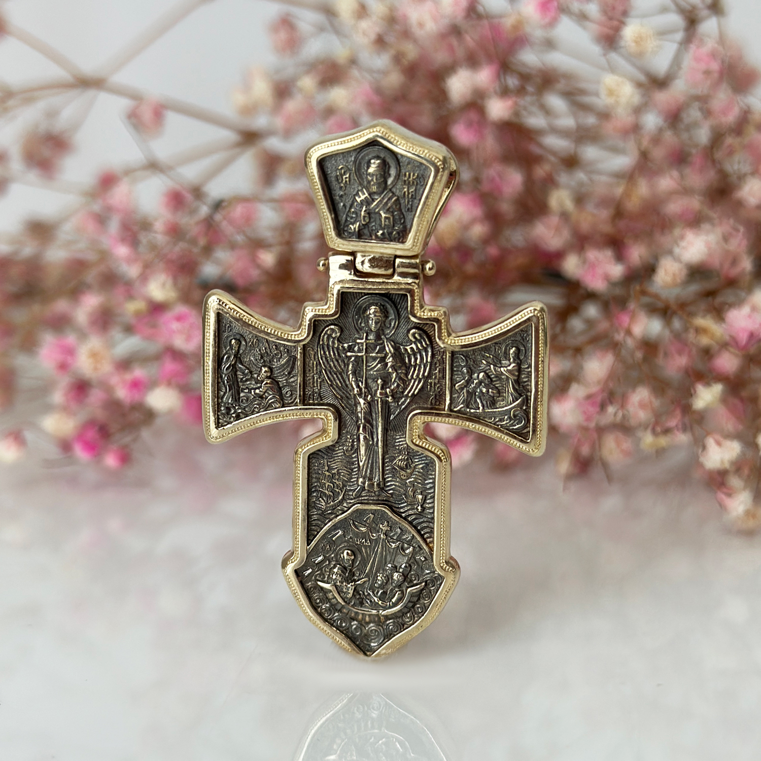 Двустранен златен кръст- Разпятие и Архангел Михаил