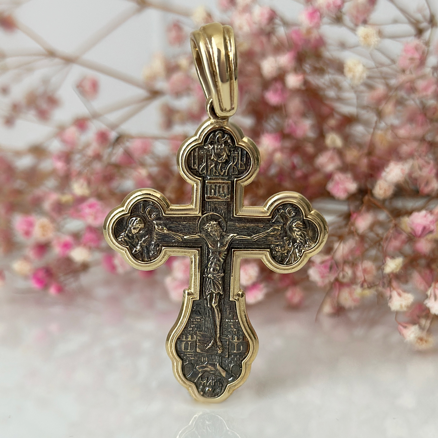 Двустранен златен кръст с Разпятие и светци