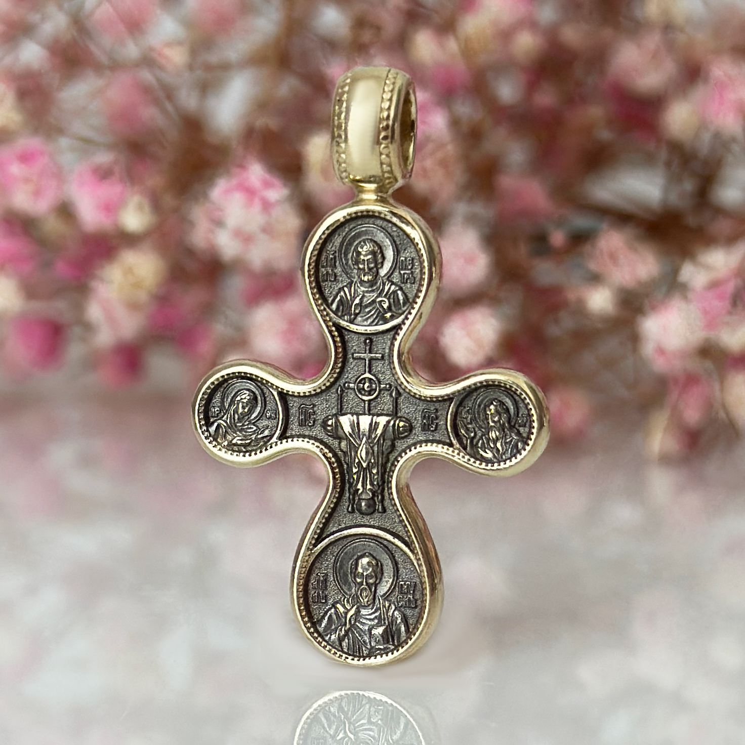 Двустранен златен кръст с икони и молитва за закрила