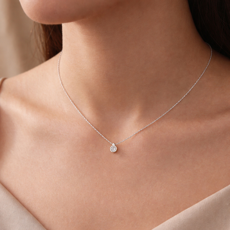 Колие бяло злато с едно камъче Kami