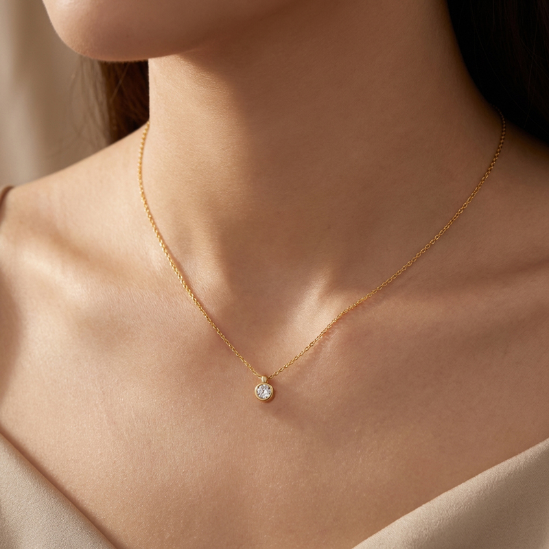 Колие жълто злато с едно камъче Kami