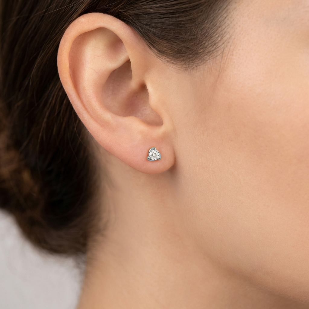 Златни обеци солитер с три зъба